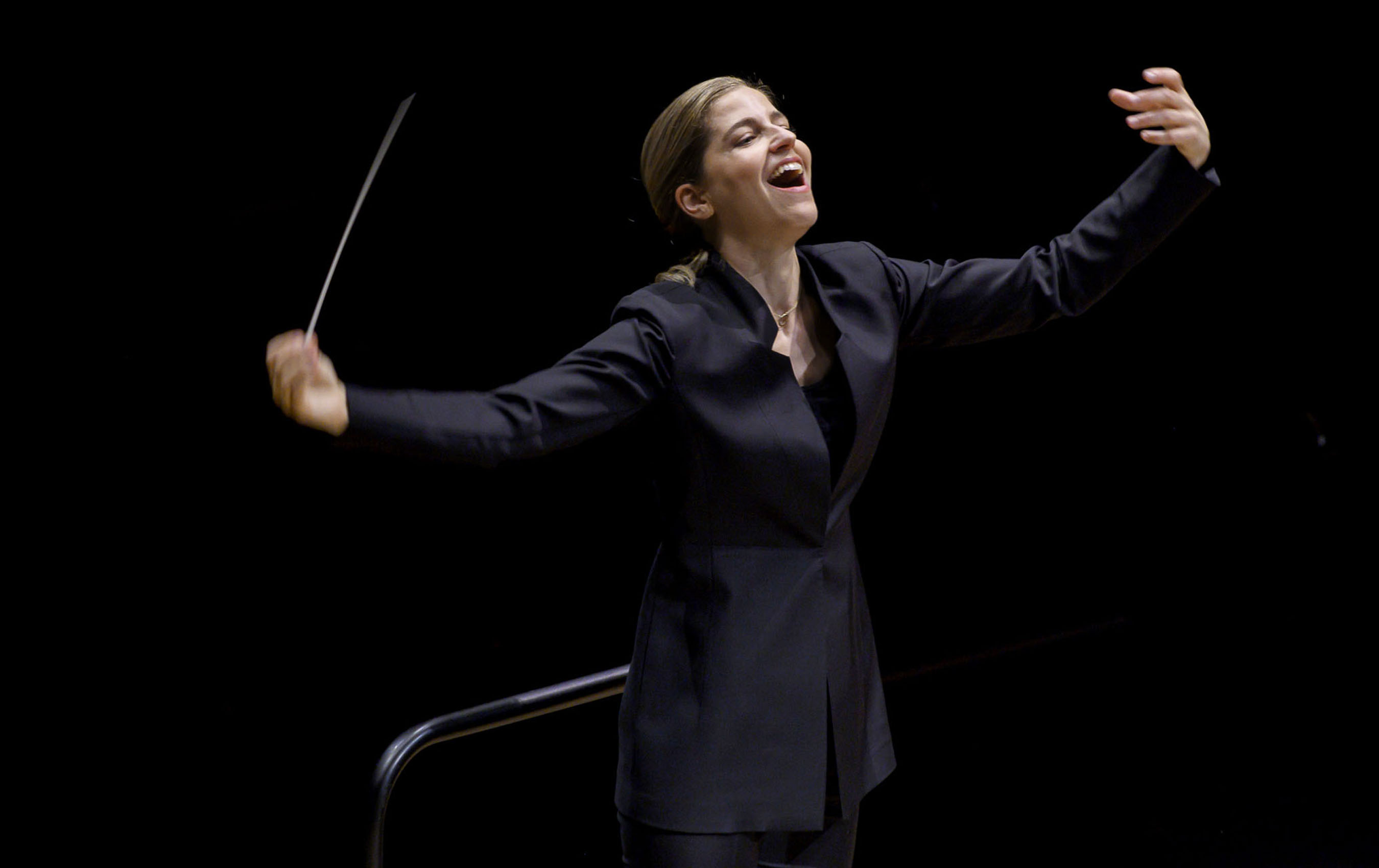 Karina Canellakis and the Munich Philharmonic Beethoven, Adams mezzo.tv