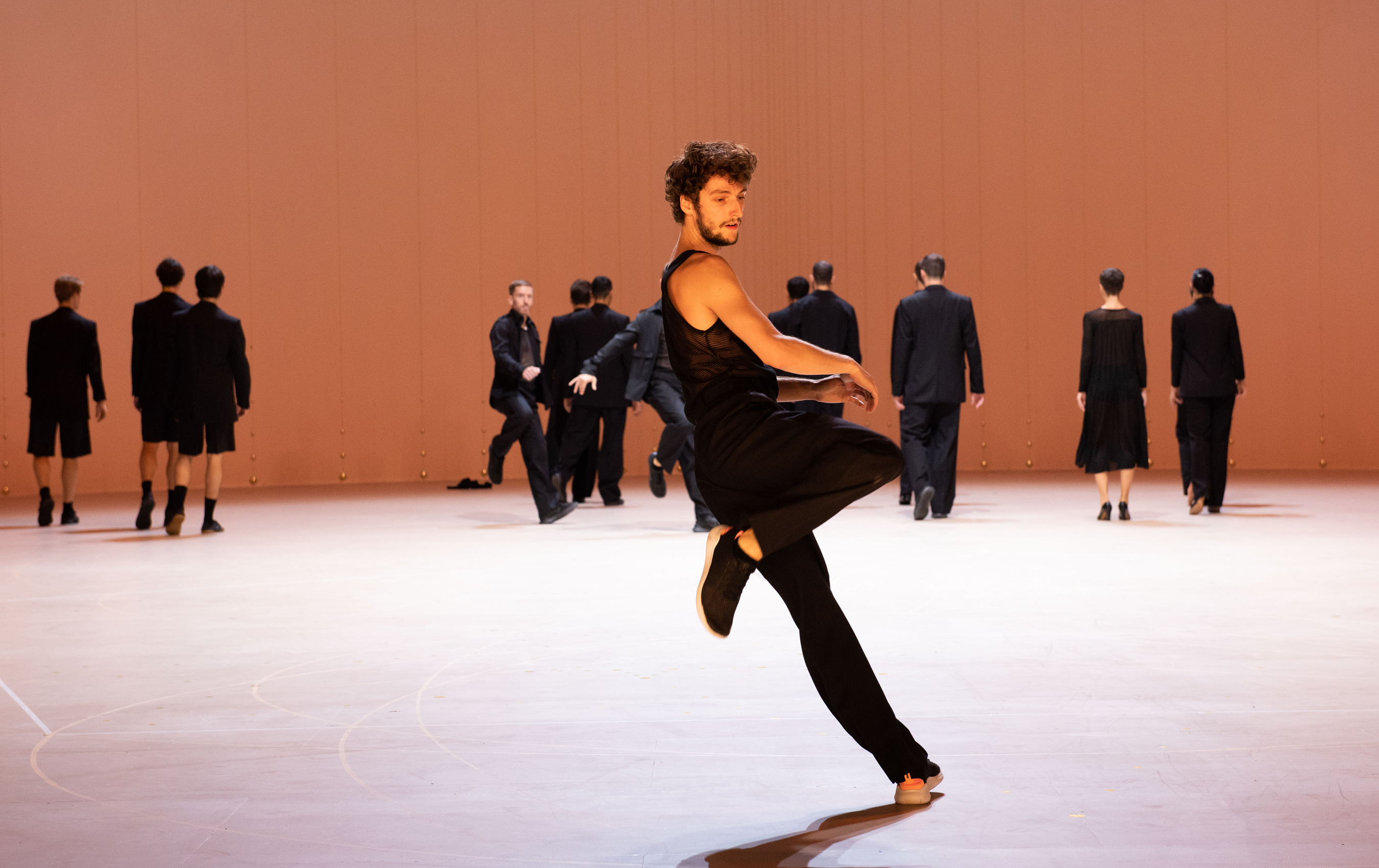 Les Six Concertos Brandebourgeois By Anne Teresa De Keersmaeker At The Palais Garnier Mezzotv 