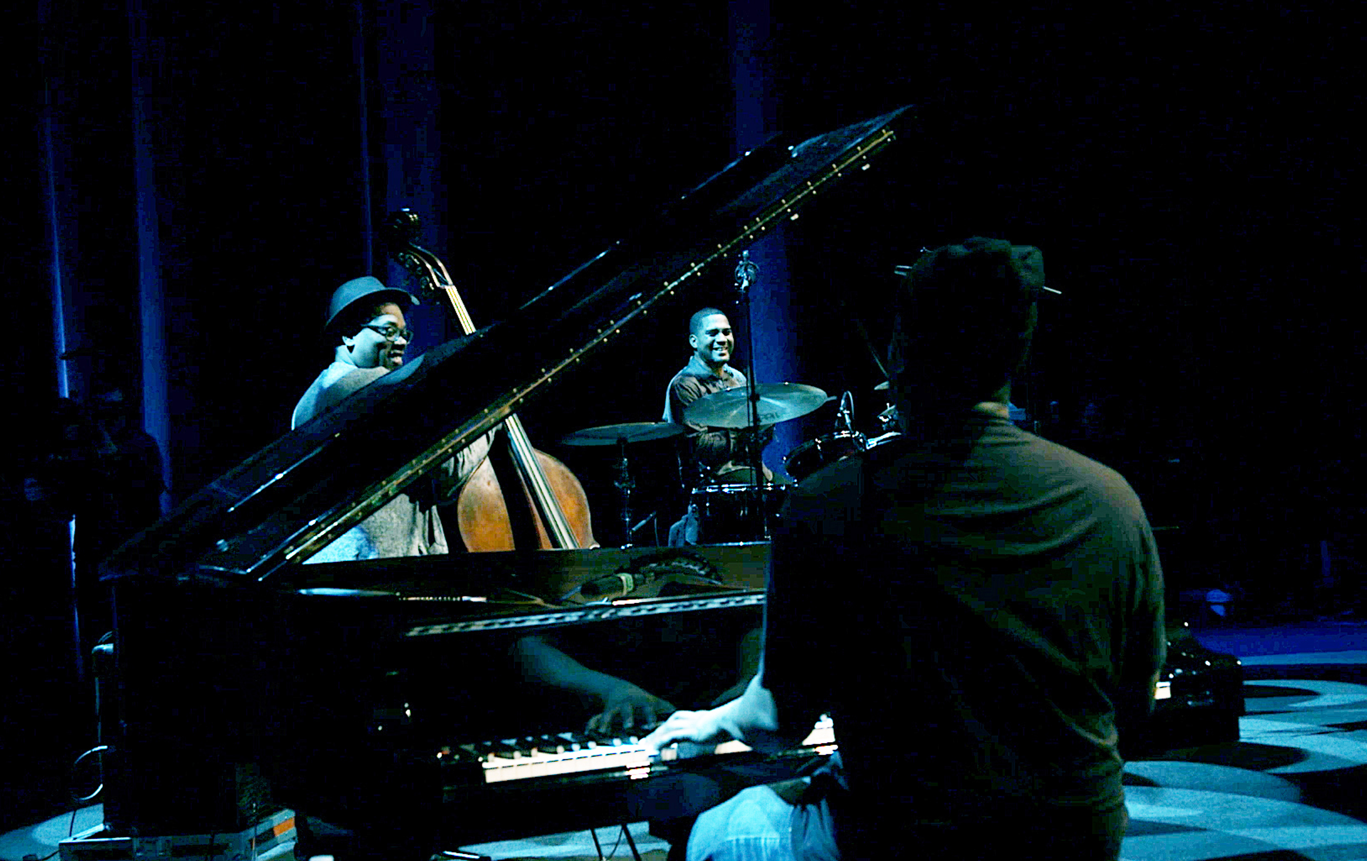 robert glasper trio tour