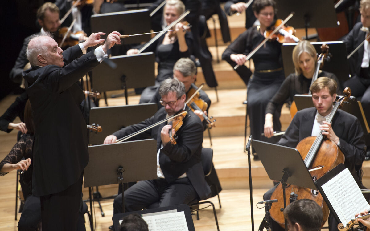 Teodor Currentzis & musicAeterna: Sacred music at the Sainte-Chapelle ...